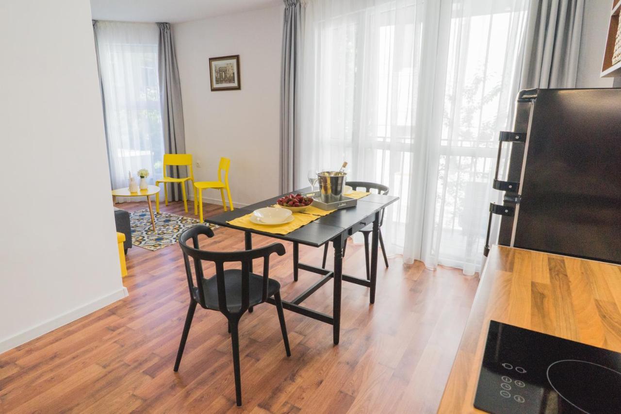 Sevastopol Apartments Warna Exterior foto